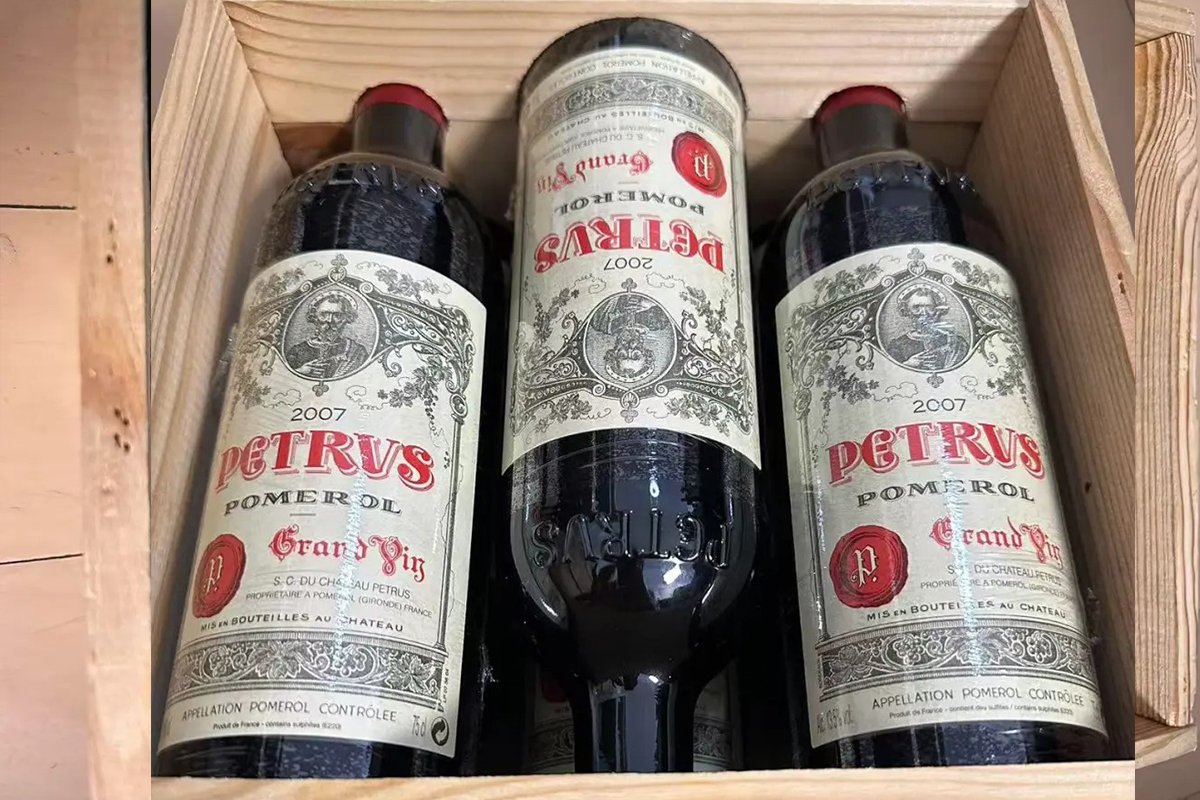 利匯商行專業回收 2007 年柏圖斯 Petrus 紅酒，提供免費專業鑑定，全港上門估價交易，流程保密透明。2007 年柏圖斯 Petrus 紅酒酒質醇厚層次細膩，產量珍稀，具極高收藏與升值潛力。另高價回收各類名貴洋酒、頂級威士忌名莊，各年份限量款、禮盒珍藏均誠意高價收購。